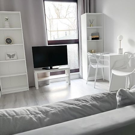 Appartement Metro, Apartament 3 Pokoje Z Ogrodkiem 80M2 à Varsovie Extérieur photo