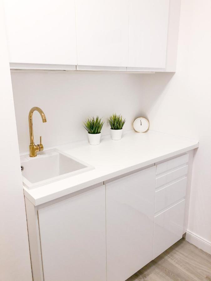 Appartement Metro, Apartament 3 Pokoje Z Ogrodkiem 80M2 à Varsovie Extérieur photo