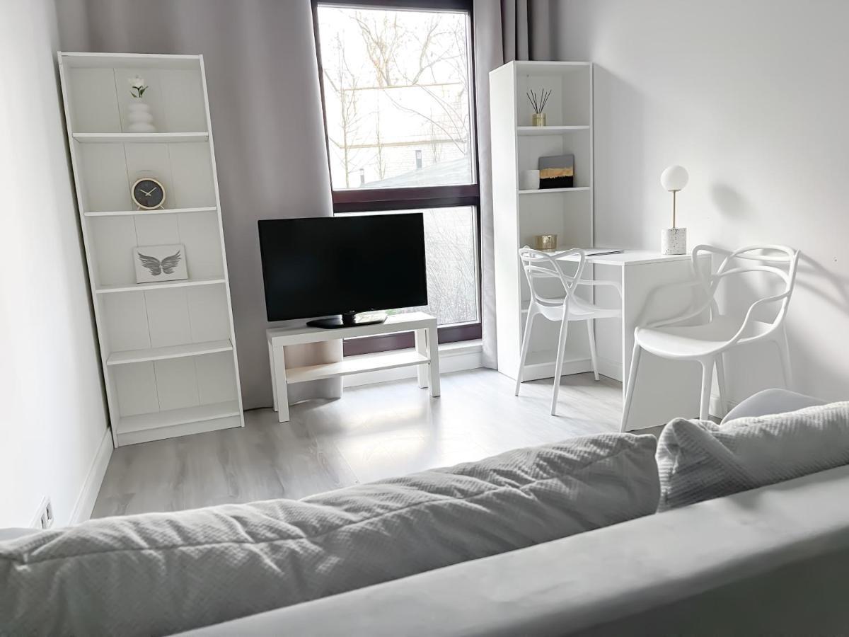 Appartement Metro, Apartament 3 Pokoje Z Ogrodkiem 80M2 à Varsovie Extérieur photo